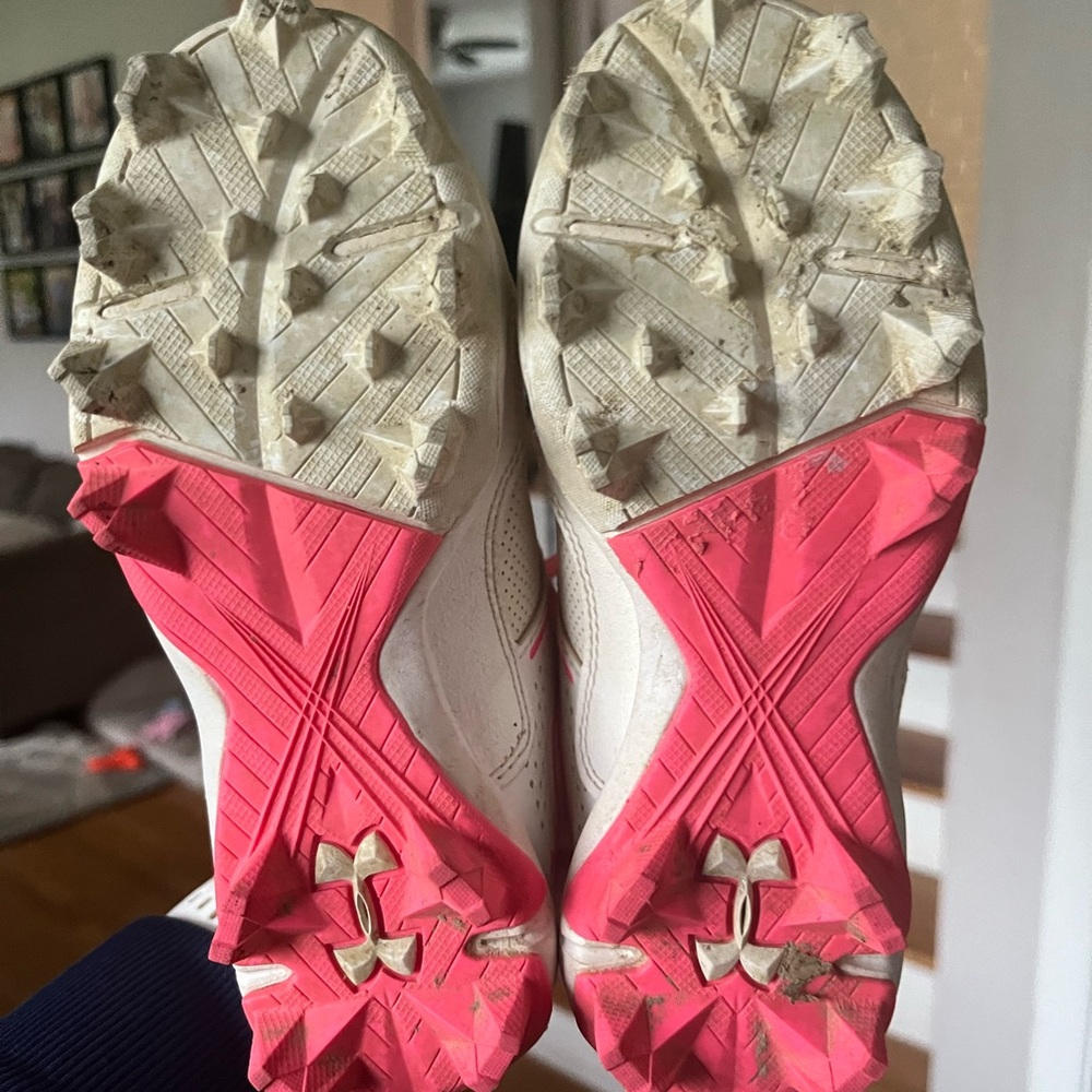 Girls baseball cleats